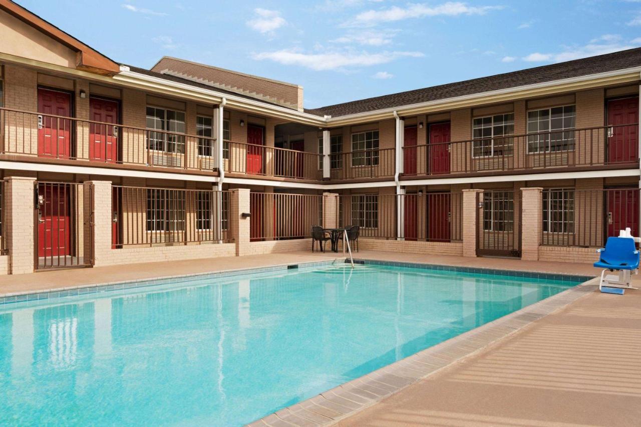 ซูเปอร์ 8 บาย กัลฟ์พอร์ต เนียร์ ไบล็อกซี Motel ภายนอก รูปภาพ